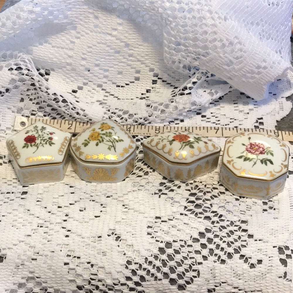 EMPRESS JOSEPHINE’S ROSE GARDEN
Set of Four